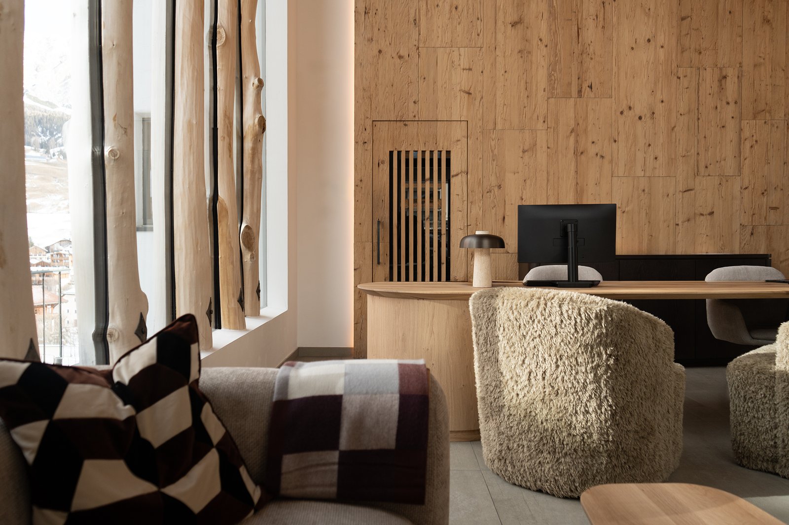 Soleil lobby detail
